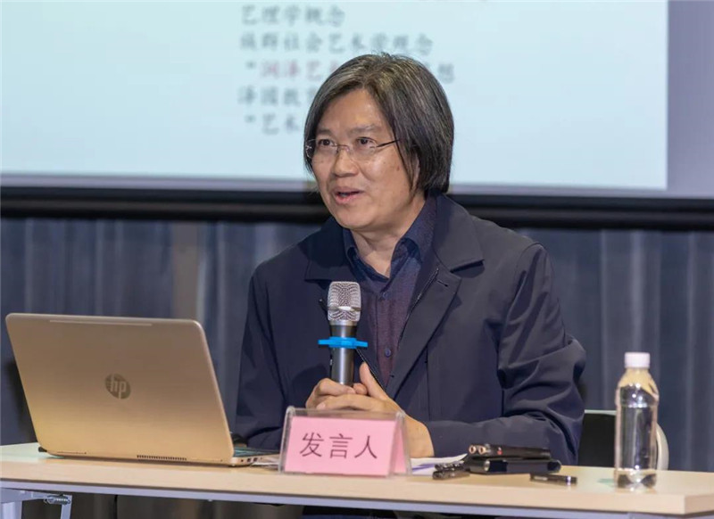 20北京師范大學(xué)藝術(shù)與傳媒學(xué)院教授、博士生導師梁玖作題為《真正“看見(jiàn)”歷史的“表現”圖像》的發(fā)言（黃珊虎 攝）.jpg