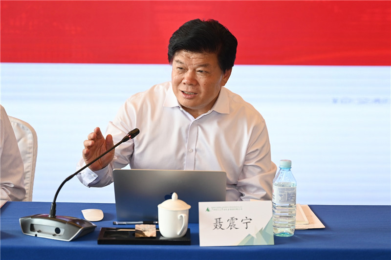 06 韜奮基金會(huì )理事長(cháng)、中國出版協(xié)會(huì )副理事長(cháng)聶震寧作主旨演講（李顯楊 攝）.jpg