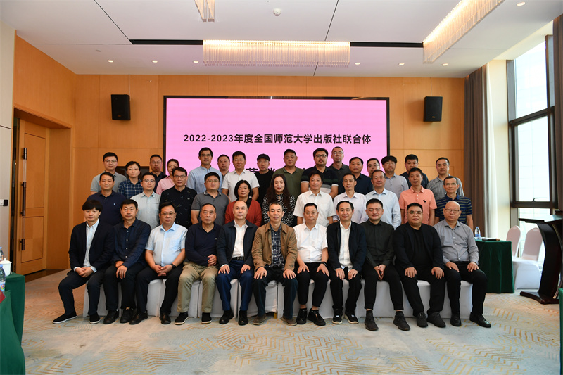 合影_副本.jpg 合影_副本.jpg