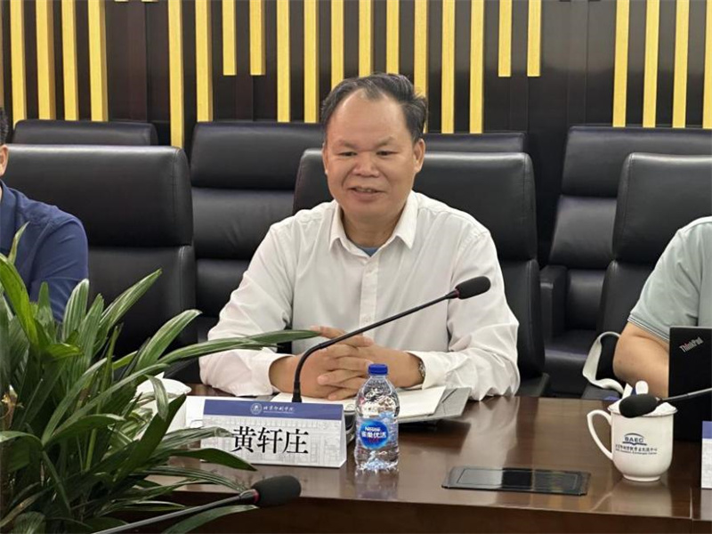 集團黨委書(shū)記、董事長(cháng)黃軒莊在會(huì )上發(fā)言.jpg