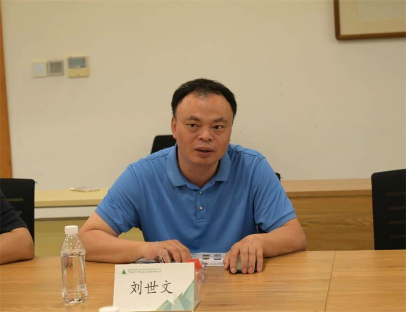 廣西師范大學(xué)文學(xué)院副院長(cháng)劉世文發(fā)言.jpg 廣西師范大學(xué)文學(xué)院副院長(cháng)劉世文發(fā)言.jpg