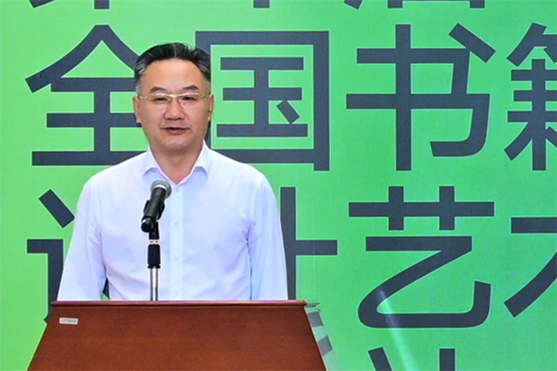 廣西壯族自治區黨委宣傳部副部長(cháng)、廣西壯族自治區新聞出版局（自治區版權局）局長(cháng)王曉華宣布展覽開(kāi)幕.jpg