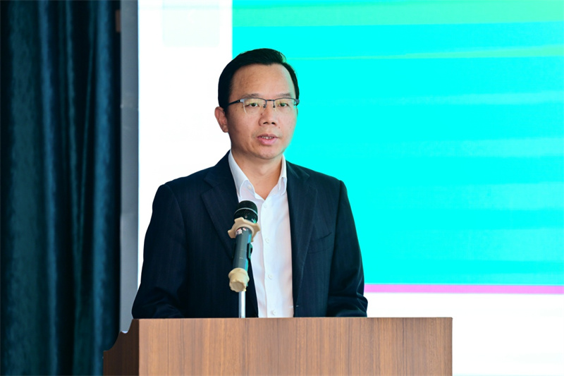 集團公司黨委副書(shū)記、總編輯湯文輝在論壇上致辭.jpg