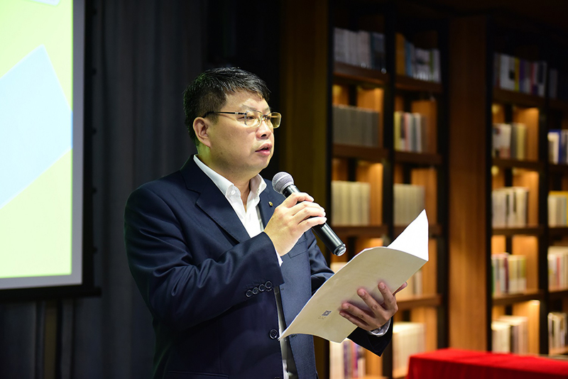 廣西師范大學(xué)出版社集團有限公司黨委書(shū)記、董事長(cháng)張藝兵致辭（李顯楊 攝）.jpg