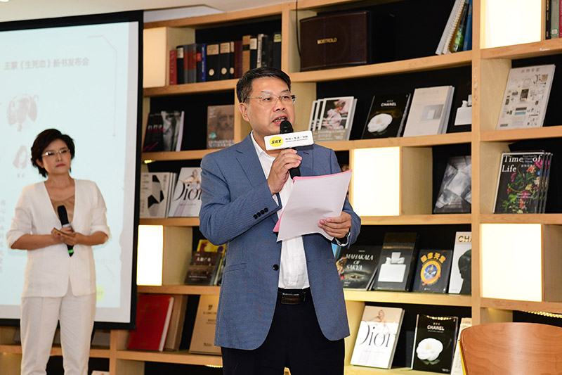 廣西師范大學(xué)出版社集團黨委書(shū)記、董事長(cháng)張藝兵致辭（李顯楊 攝）.jpg