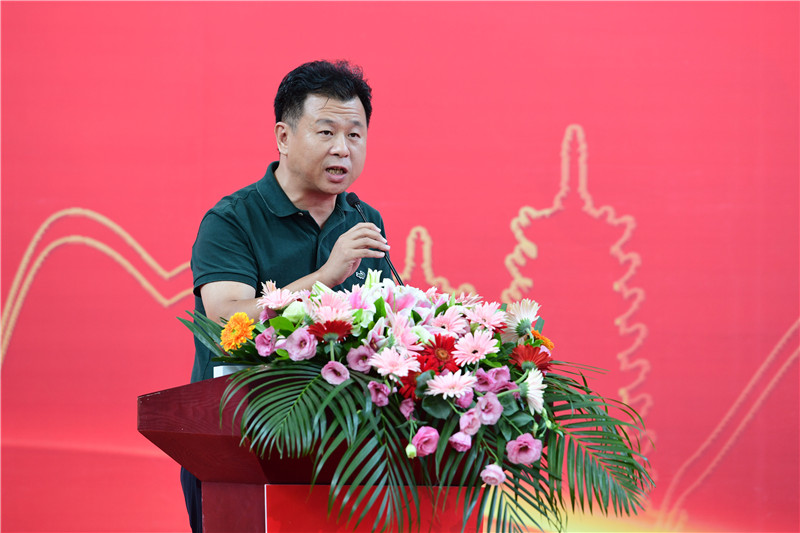 中國美術(shù)發(fā)行專(zhuān)業(yè)委員會(huì )第五屆委員會(huì )副主任委員、福建美術(shù)出版社社長(cháng)兼總編輯郭武致辭 李顯楊 攝.JPG