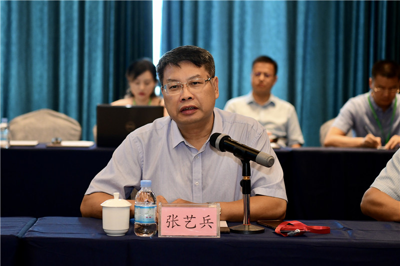 廣西師大出版社集團黨委書(shū)記、董事長(cháng)張藝兵發(fā)言.jpg