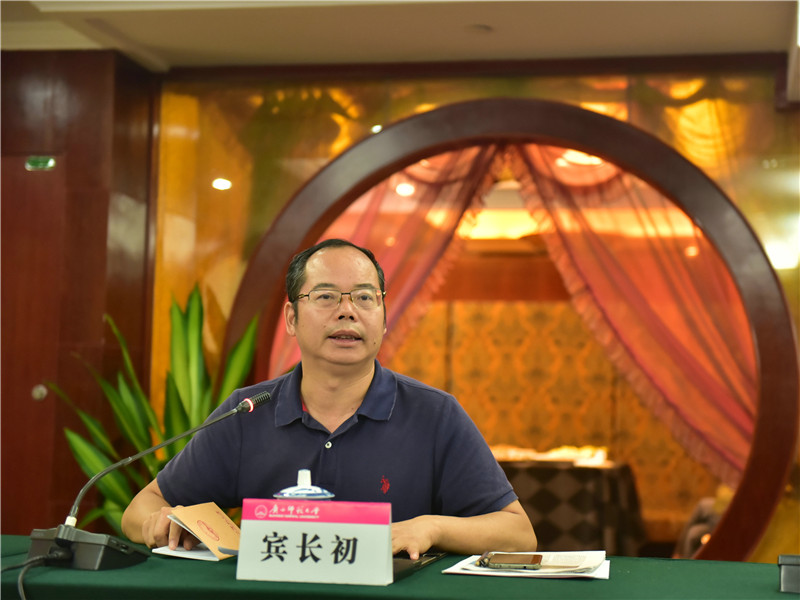 廣西師范大學(xué)出版集團有限公司副總編輯、廣西通史》（十卷本）主編賓長(cháng)初總結發(fā)言（郭倩 攝）.JPG