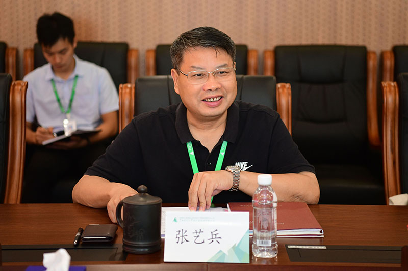 張藝兵講話(huà)（李顯楊 攝）.JPG