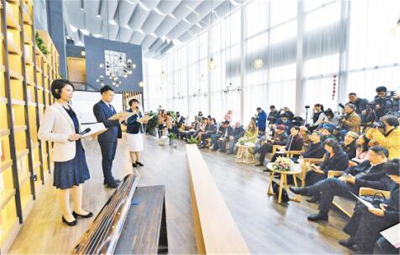 獨秀書(shū)房·陽(yáng)光旅途店華語(yǔ)詩(shī)歌春晚桂林分會(huì )場(chǎng)。 李顯楊 攝.jpg