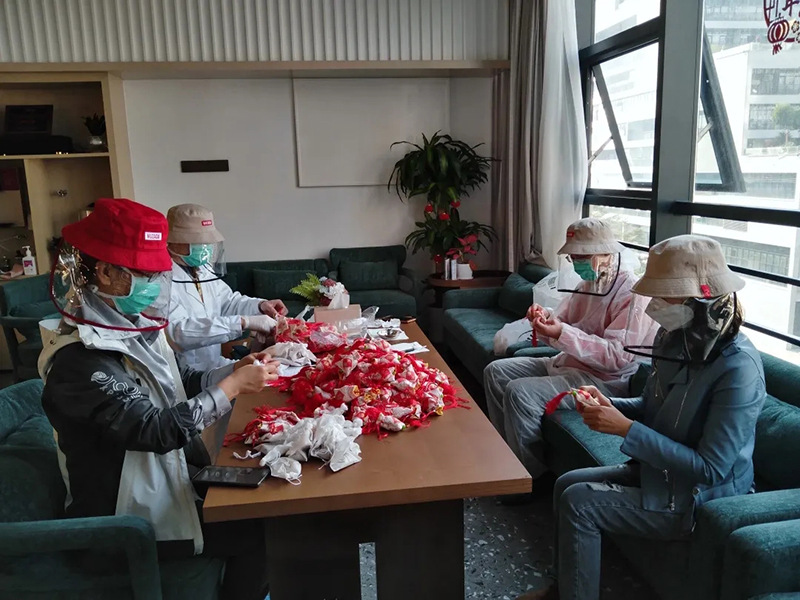 800各地醫療單位緊急趕制防疫香囊與預防藥劑（圖片來(lái)源：同有三和基金會(huì )）.jpg